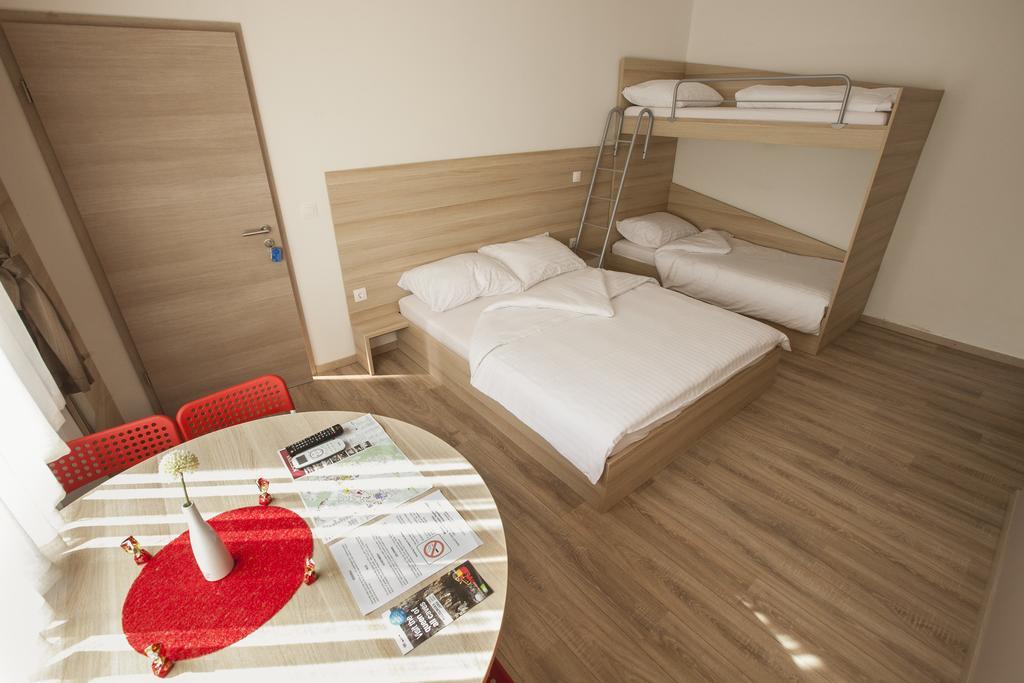 Sweet Dreams Rooms And Apartments Postojna Bilik gambar