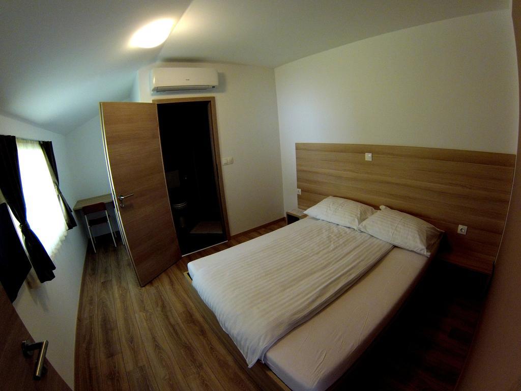 Sweet Dreams Rooms And Apartments Postojna Bilik gambar
